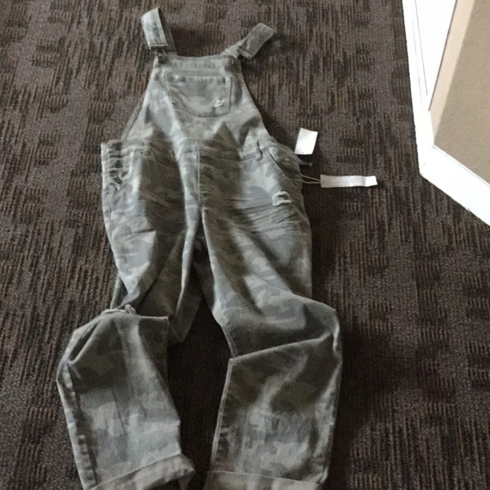 Vanilla star distressed camo overalls, NWT